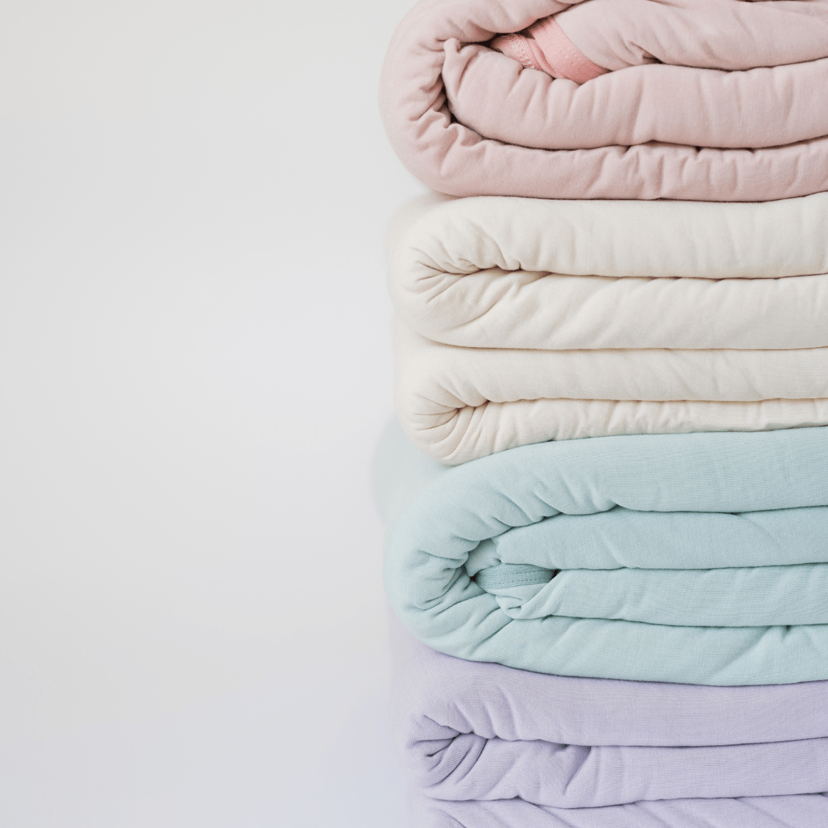 Temperature regulating bed blankets come in multiple colorways making it easy to find a color that works with your decor.