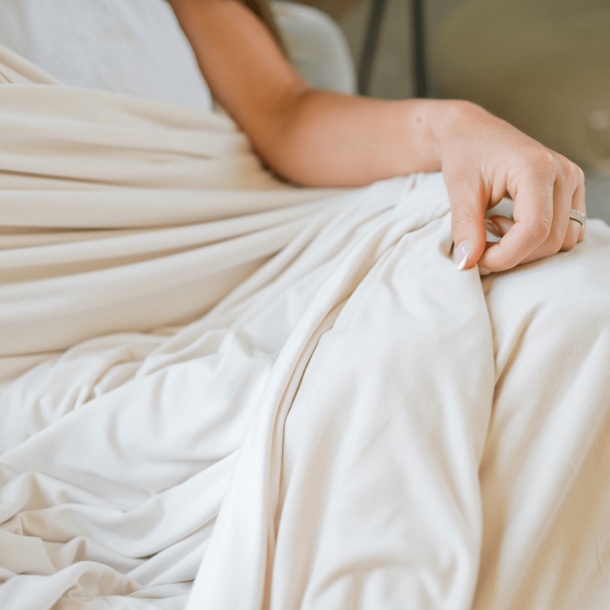 Adult swaddle blankets simulate the feeling of being hugged when wrapped around your shoulders.