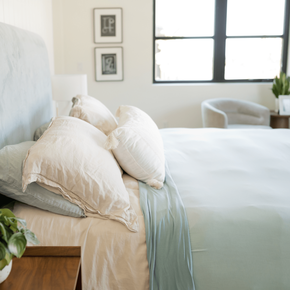 Get a better night's sleep during menopause with our specially formulated fabric that naturally wicks away moisture helping your body better regulate it's temperature.