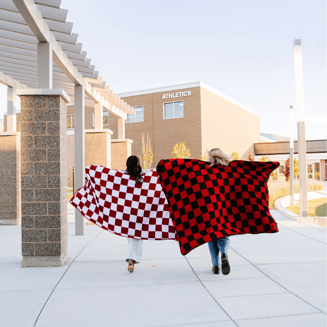 University of Georgia gameday blanket, dorm aesthetic, cozy blanket, bedroom throw, gift guide for men, new students, college kids, wearable throw.