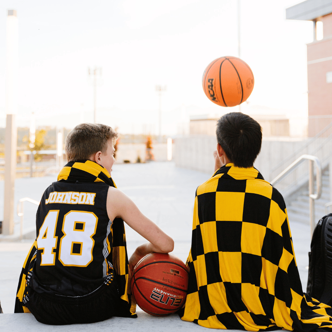 Throw blanket for sport fans, perfect for game day watch parties, tailgating to show your team pride.