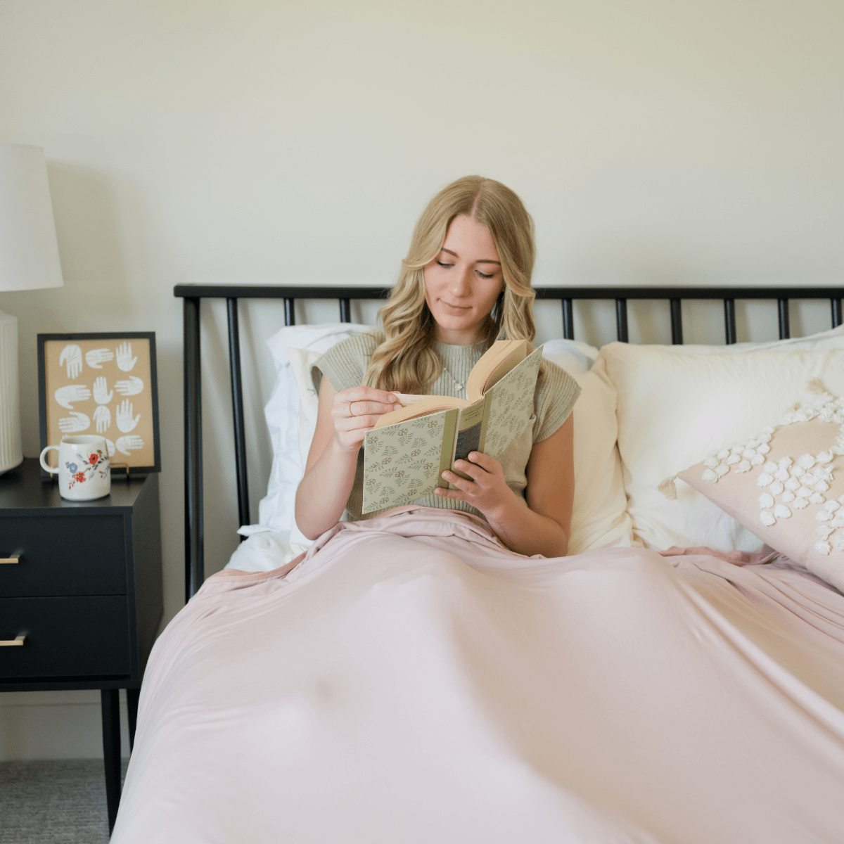 Blush pink bed blankets for regulating temperature helping you to sleep better all night long. 